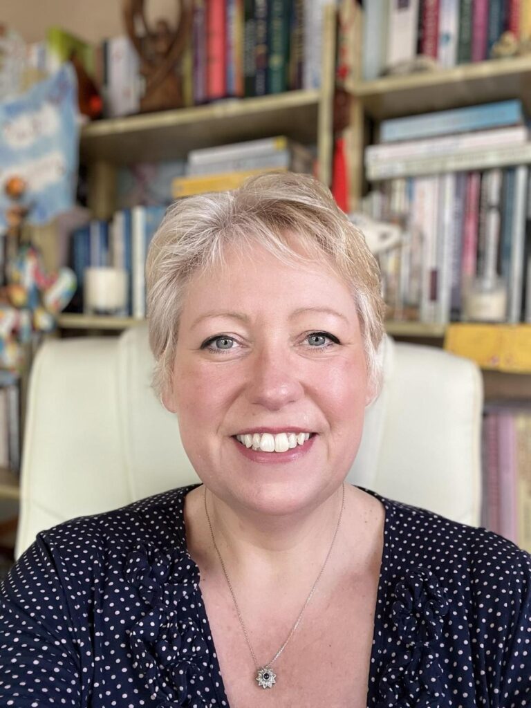 Portrait of Callie, Transformation Coach & Hypnotherapist at Mobilates